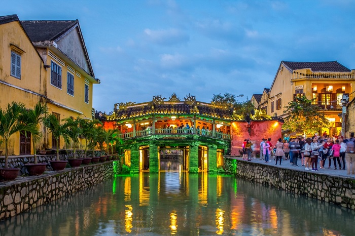 HOI AN OLD TOWN – AN ANCIENT BEAUTY STILL EXISTS IN MODERN LIFE