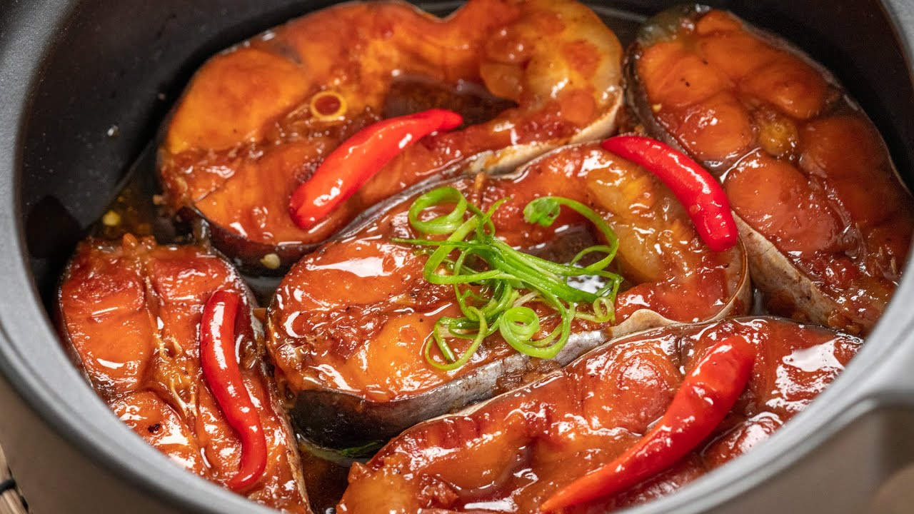 Exploring Vietnam’s Culinary Treasures: Sweet and Sour Soup and Caramelized Fish in Clay Pot Shine in TasteAtlas Rankings